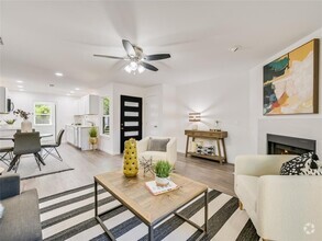 Building Photo - 903 Romeria Dr