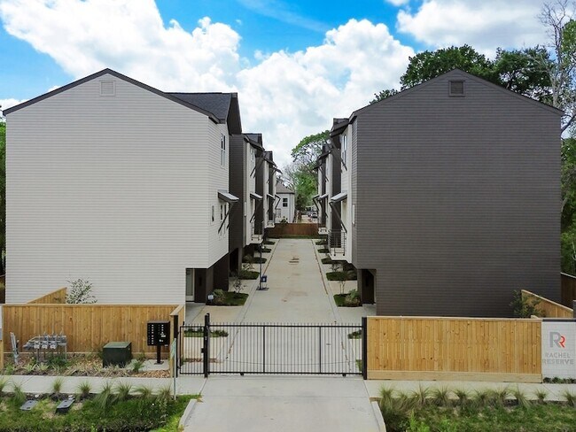 Building Photo - 861 Rachel St