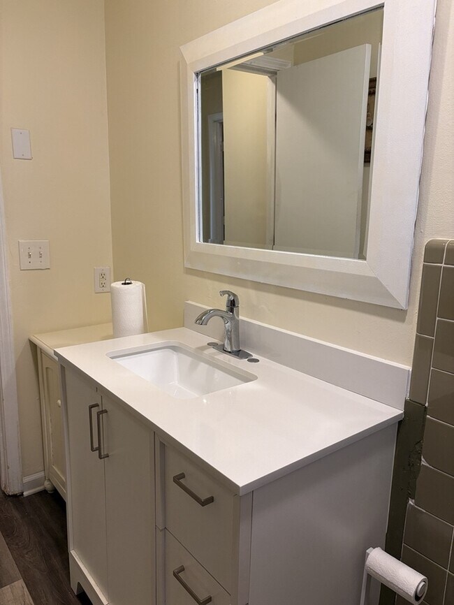 Building Photo - 45 Elm St