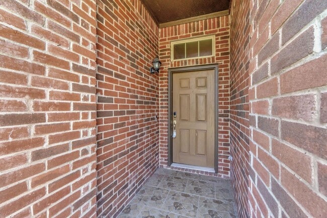 Building Photo - Ready for you to call this one home!