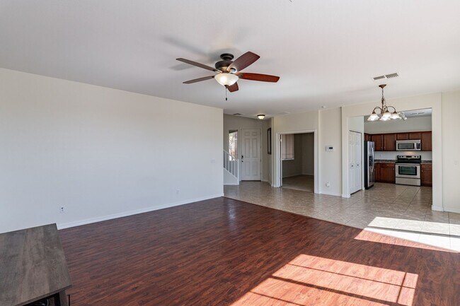 Building Photo - Spacious 4 Bed 2.5 Ba in Gated Community