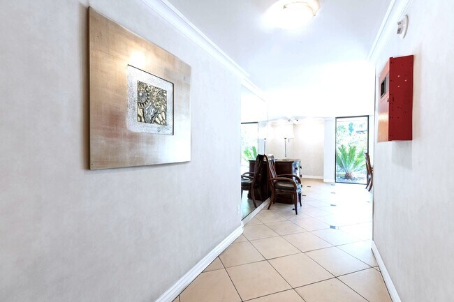 Building Photo - 11645 Montana Ave