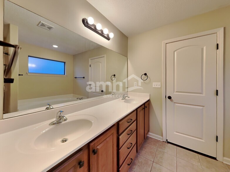 Building Photo - 7708 Romero Dr