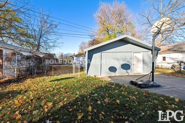 Building Photo - 3058 Nebraska Ave