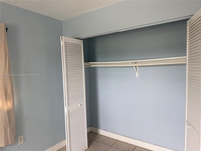 Building Photo - 1542 NW 35th St