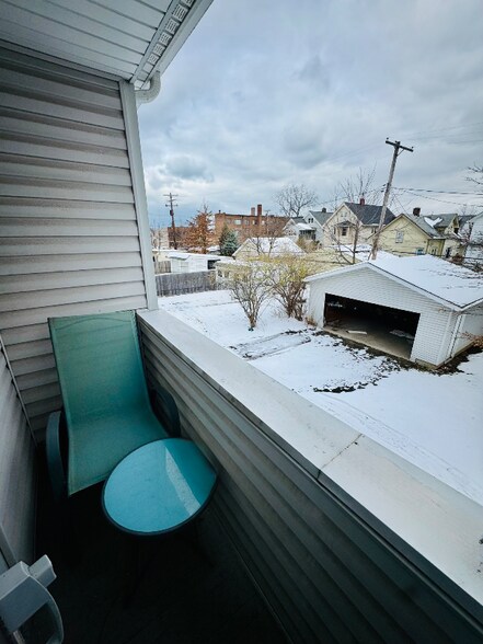 Building Photo - 2027 Chesterland Ave