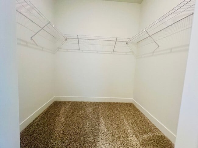 Building Photo - Brand-new Condo Conveniently Located in Ri...