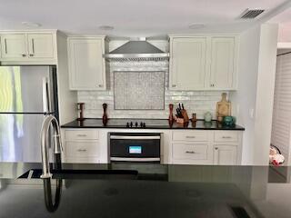 Building Photo - 2309 Fairway Dr S