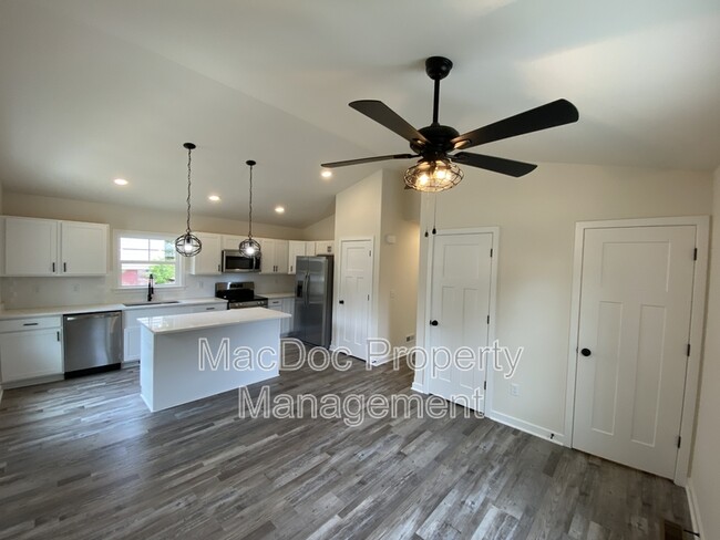 Building Photo - 12171 Tennis Ln
