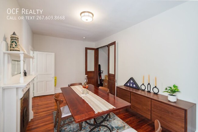 Building Photo - Gorgeous Large Manayunk Home with Parking