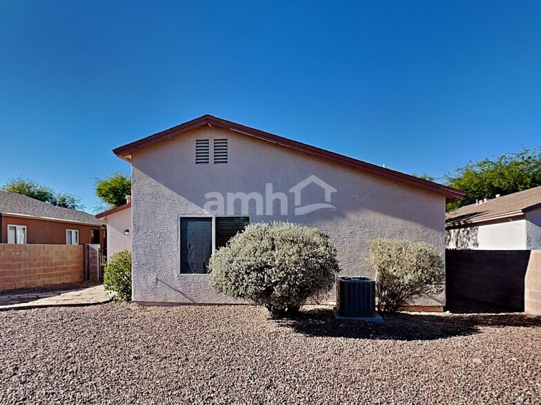 Building Photo - 7659 S Meadow Spring Way