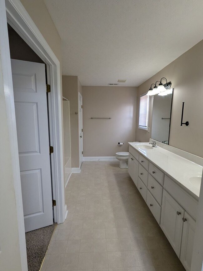 Building Photo - Beautiful home in Creekside Village