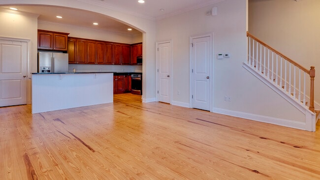 Building Photo - 407 E Hull St