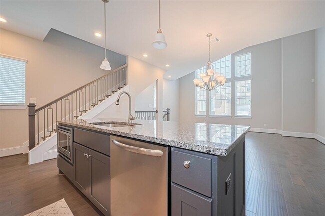 Building Photo - 11007 Acorn Falls Dr