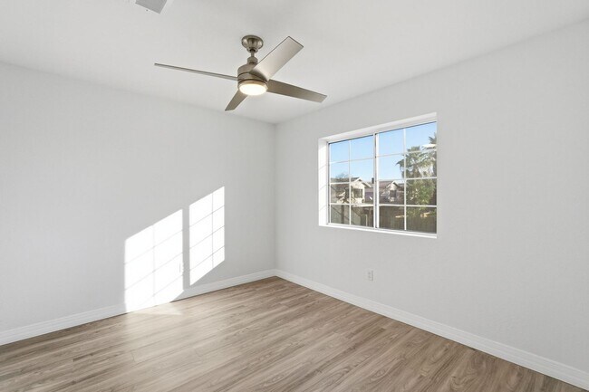 Building Photo - Ready to Move in! Three bedrooms