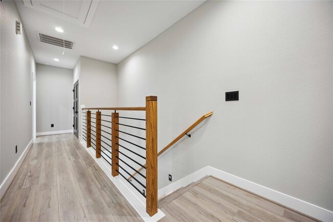 Building Photo - 602 W 28th St