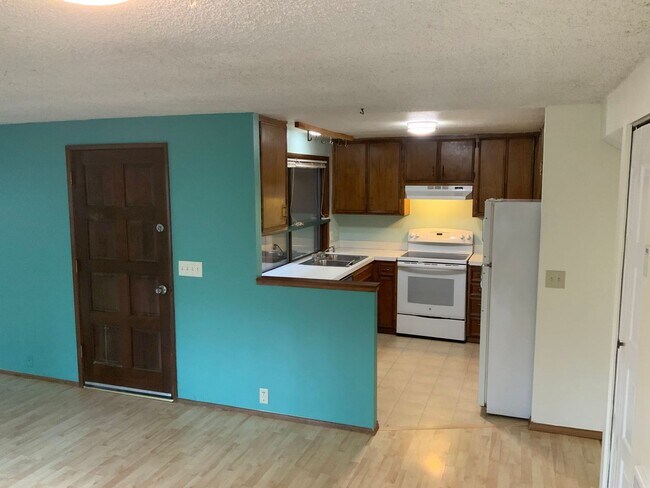 Building Photo - 422 Brookside Dr