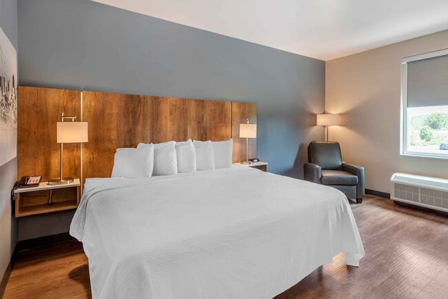 Building Photo - Furnished Studio-Colorado Springs - Center...