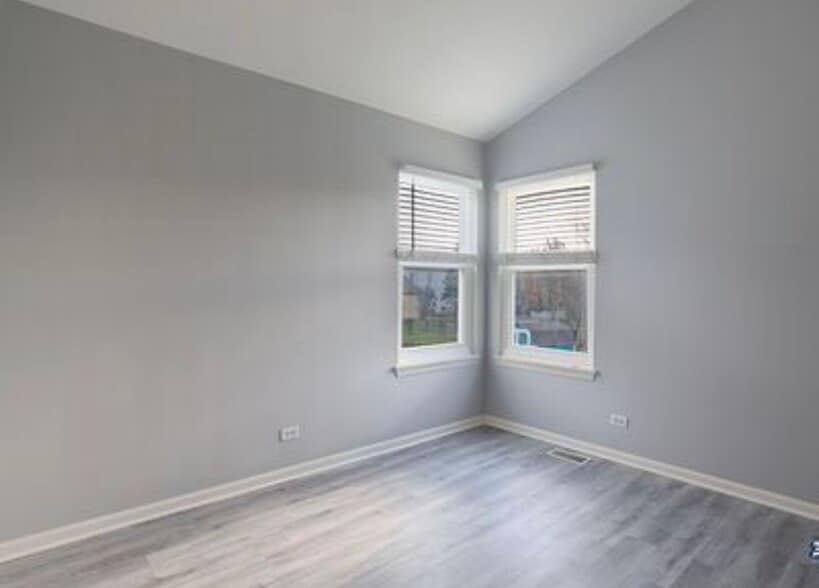 Building Photo - 486 Buckingham Dr