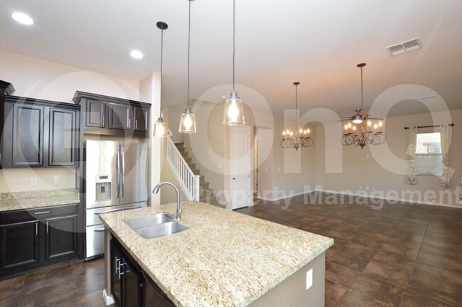 Building Photo - 1522 E Hummingbird Way