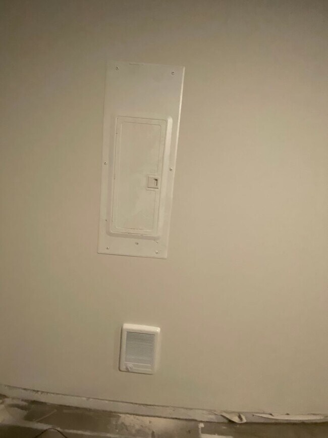 Building Photo - Newer Home for Lease! 3br 3ba - FIRST MONTH’S RENT HALF-OFF