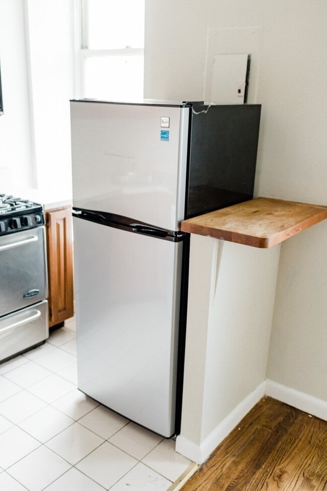 Building Photo - Spectacular Studio Located Where Brooklyn Heights Meets Cobble Hill!