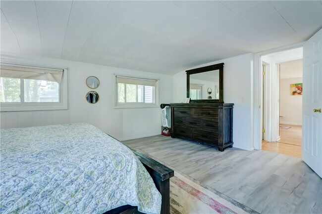 Building Photo - 984 Danby Dr