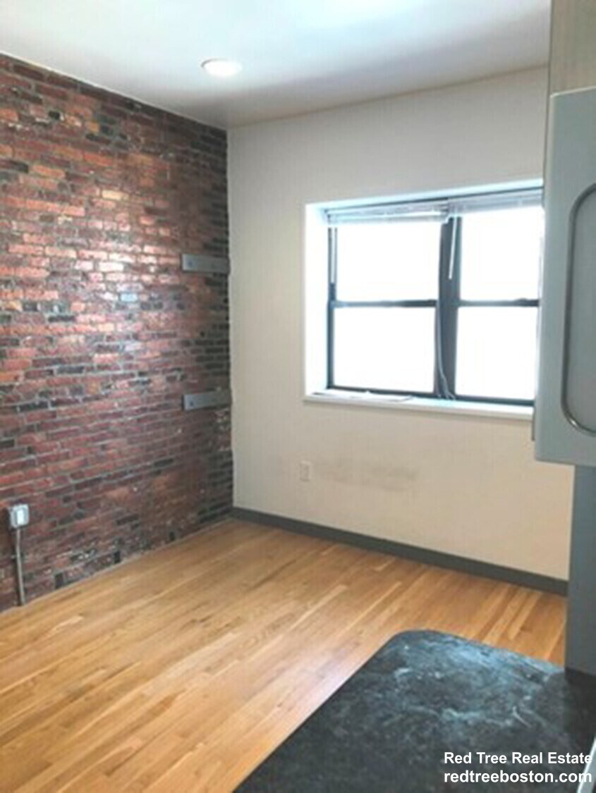 Building Photo - 144 Bowdoin St