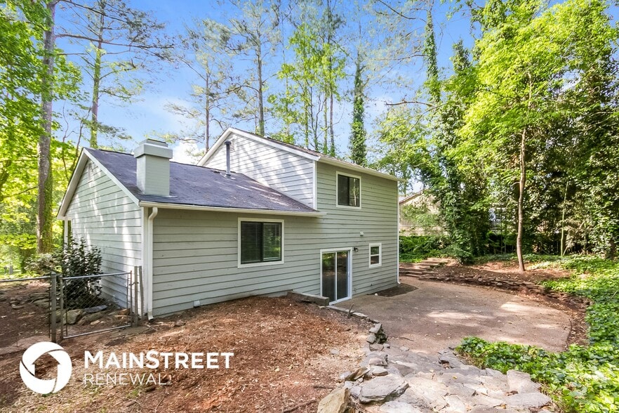 Building Photo - 733 Emerald Forest Cir SW