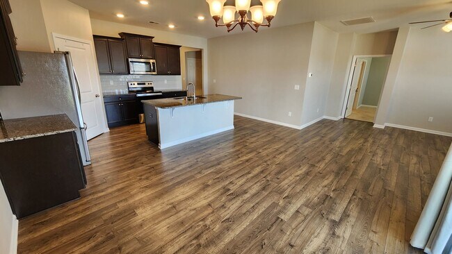 Building Photo - Simpsonville - Howards Park - One Level 4B...