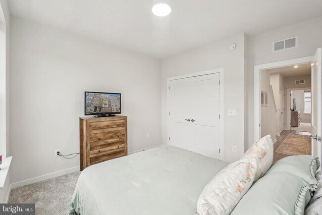 Building Photo - 4610 Olivine Dr