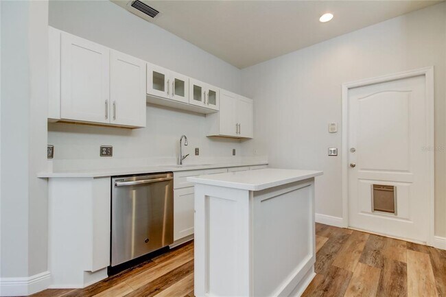 Building Photo - 10704 Sierra Vista Pl
