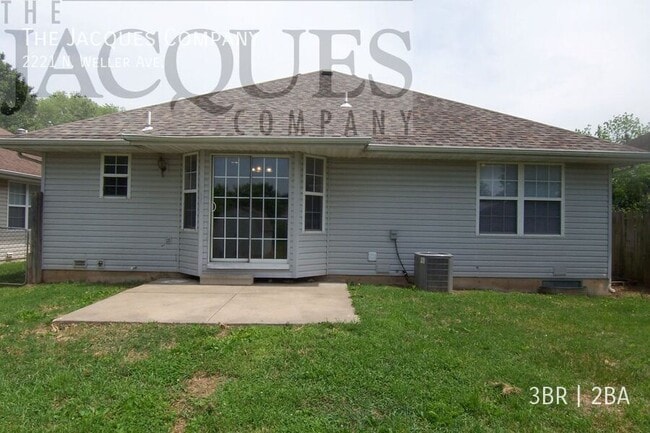 Building Photo - 2221 N Weller Ave