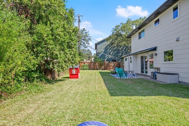 Building Photo - 6102 Smith Oak Trail