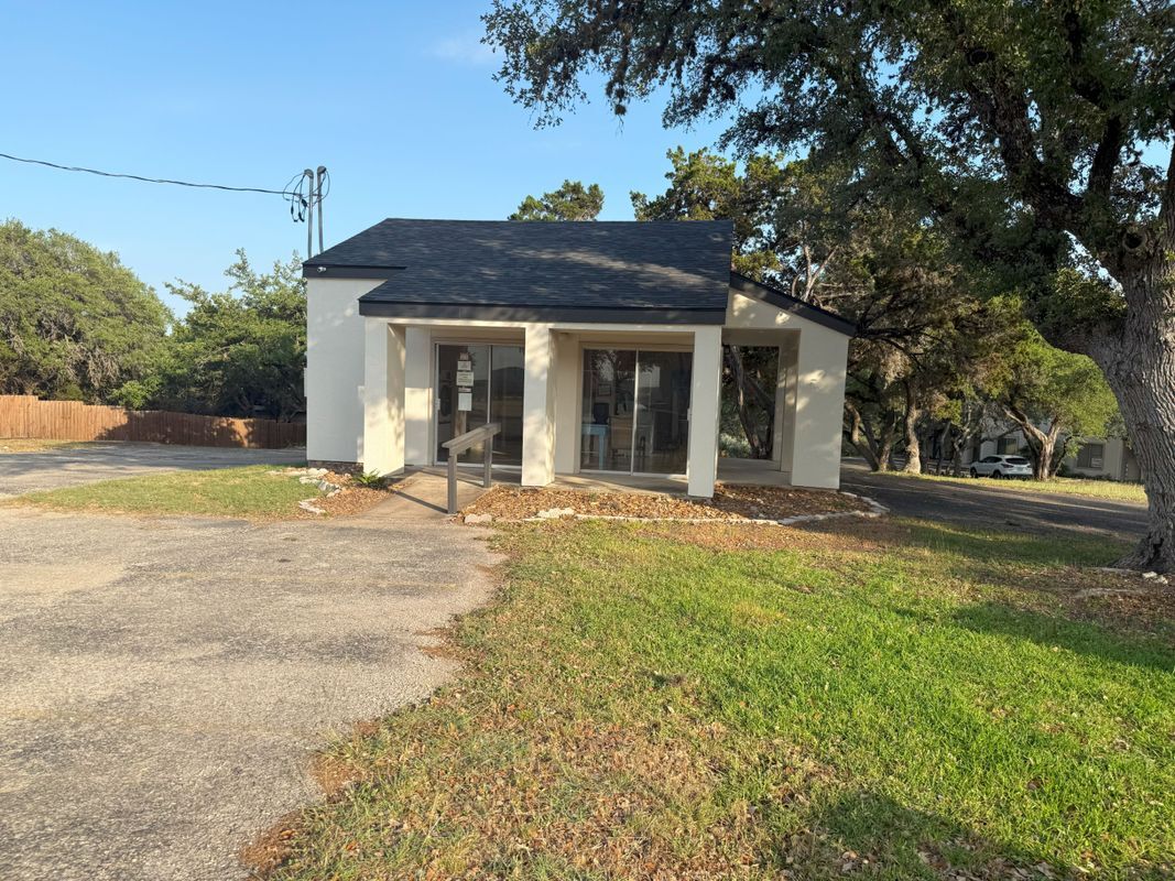 Building Photo - 1033 Parkview Dr