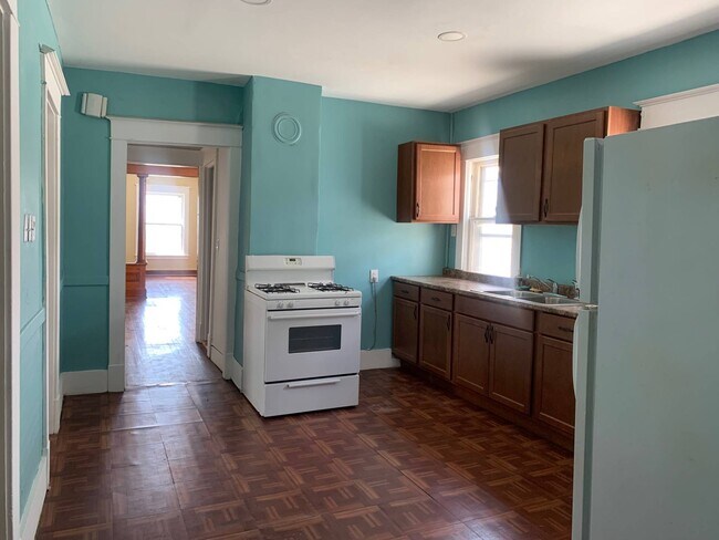 Building Photo - 857 Oakwood Ave