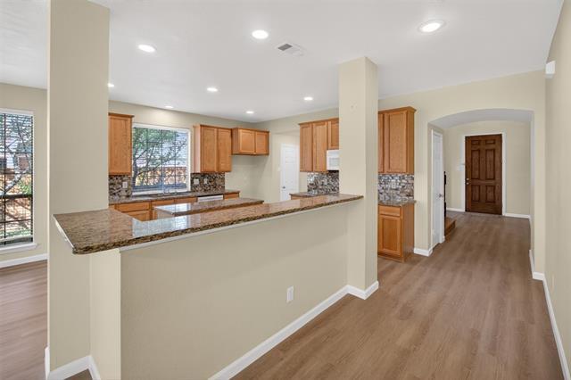 Building Photo - 2616 Cove Dr