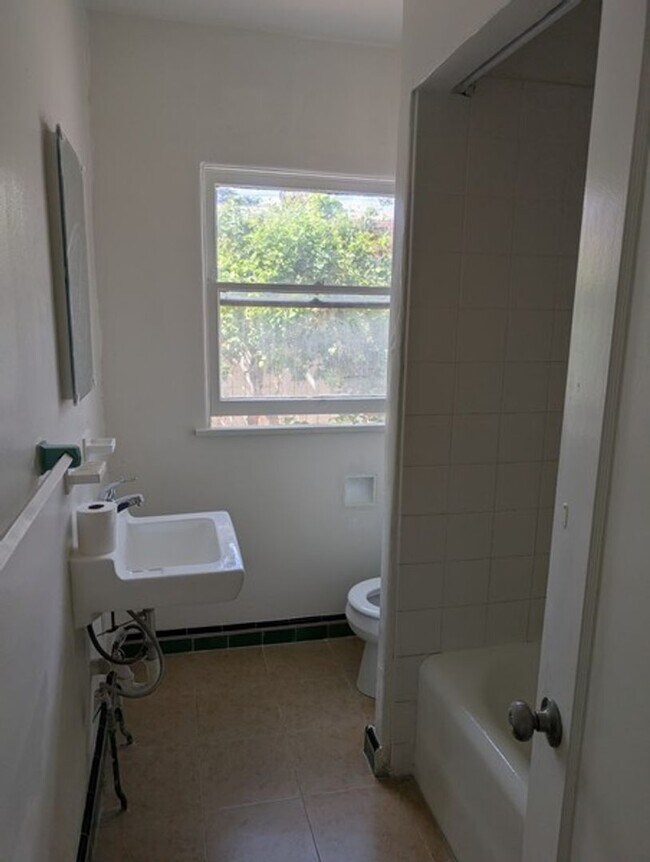 Building Photo - fes301