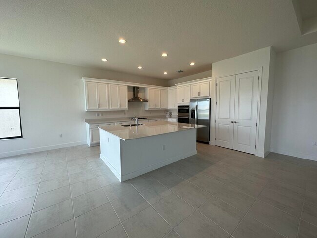 Building Photo - 12465 SW Crystal Cv Dr