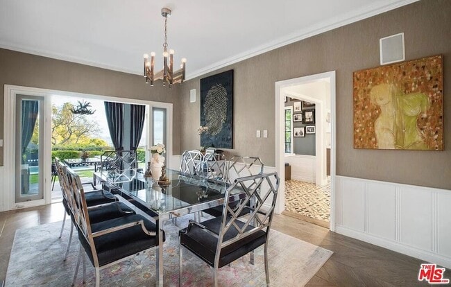 Building Photo - 1514 Sunset Plaza Dr