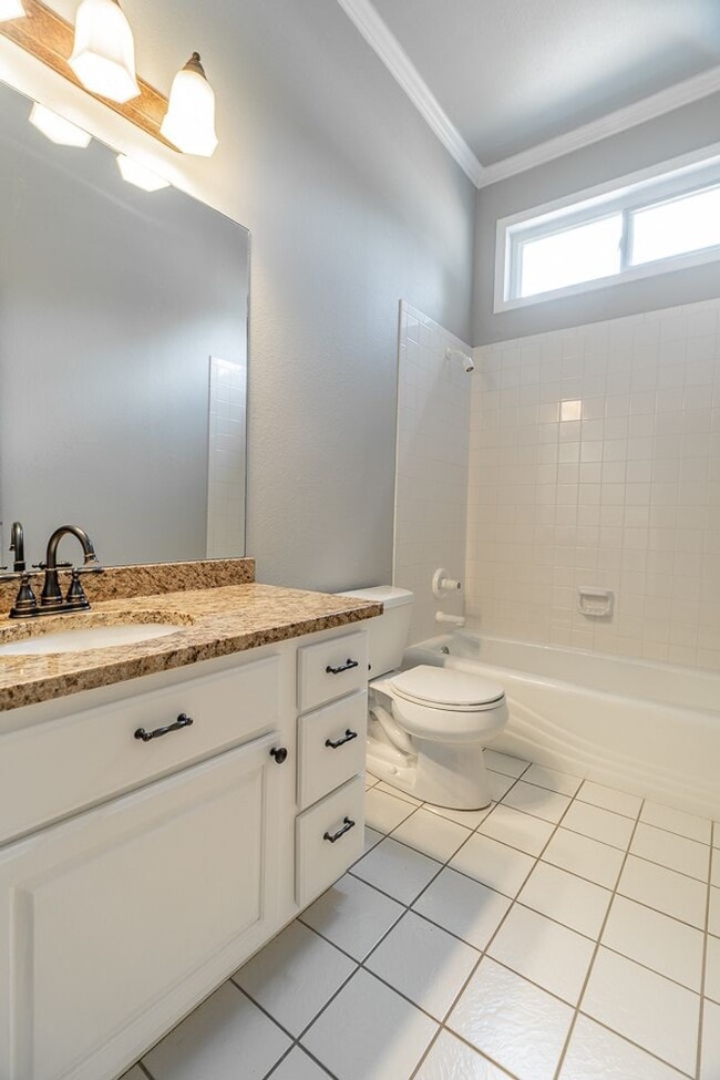 Building Photo - Fabulous & Spacious 4 Bedroom home in Har-Ber Meadows w/bonus room!