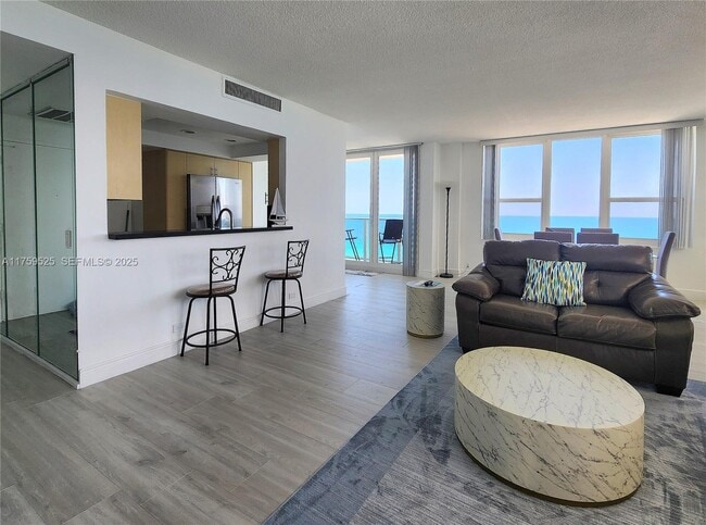 Building Photo - 3505 S Ocean Dr