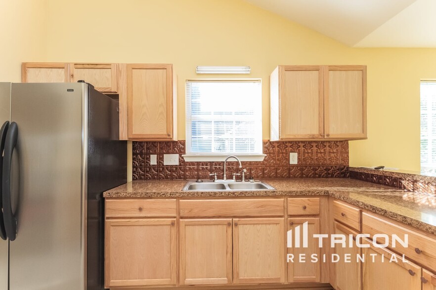 Building Photo - 10723 Spruce Knob Ln
