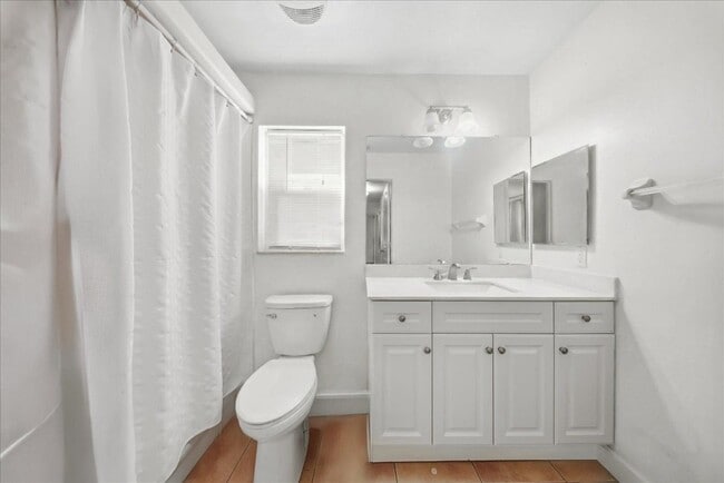 Building Photo - 3080 Linwood Ave