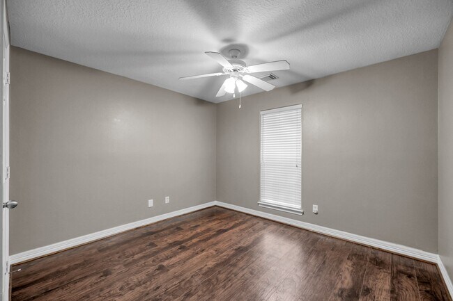 Building Photo - 103 Moonspinner