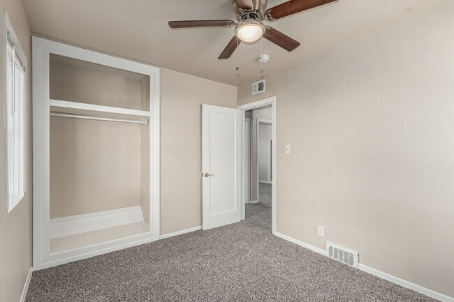 Building Photo - 1635 S Meade St