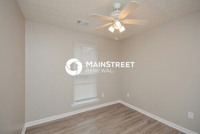 Building Photo - 4 Bedroom Pet-Friendly Home in Ellenwood, GA with Main Street Renewal