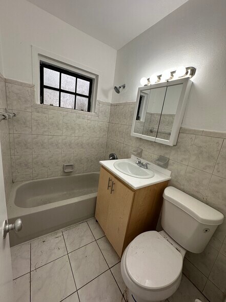 Building Photo - 5103 NW 8th Ave