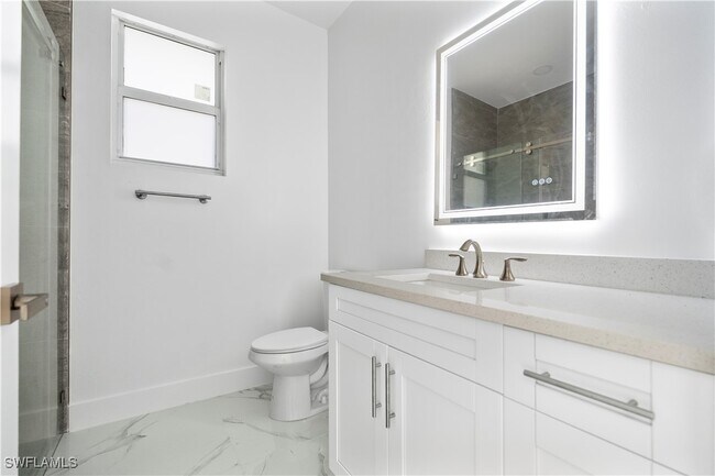 Building Photo - 918 Hollister Ave