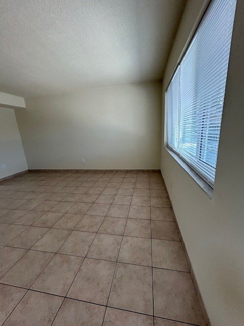 Building Photo - 411 S Nimbus Ave